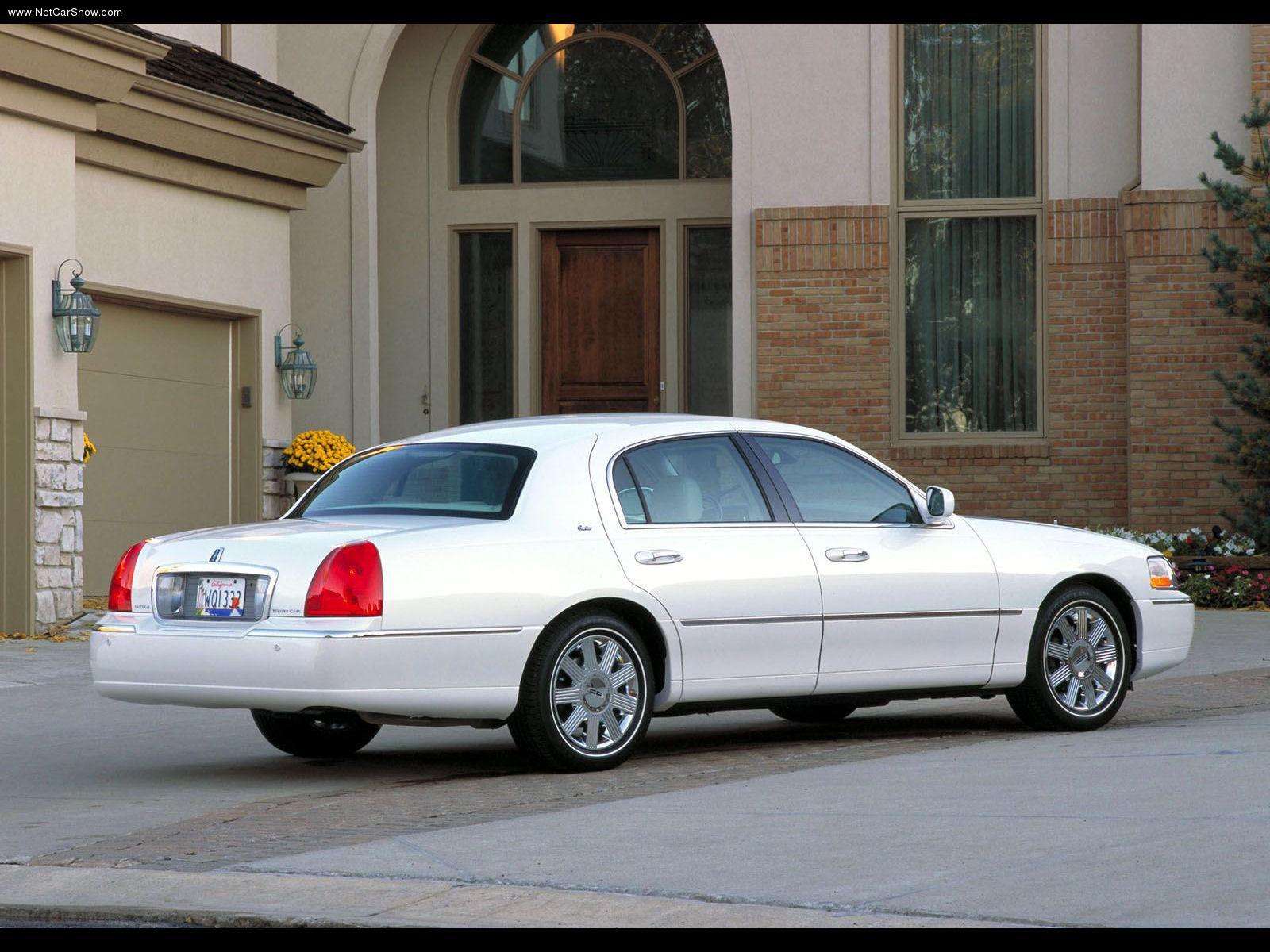 Lincoln Town Car III